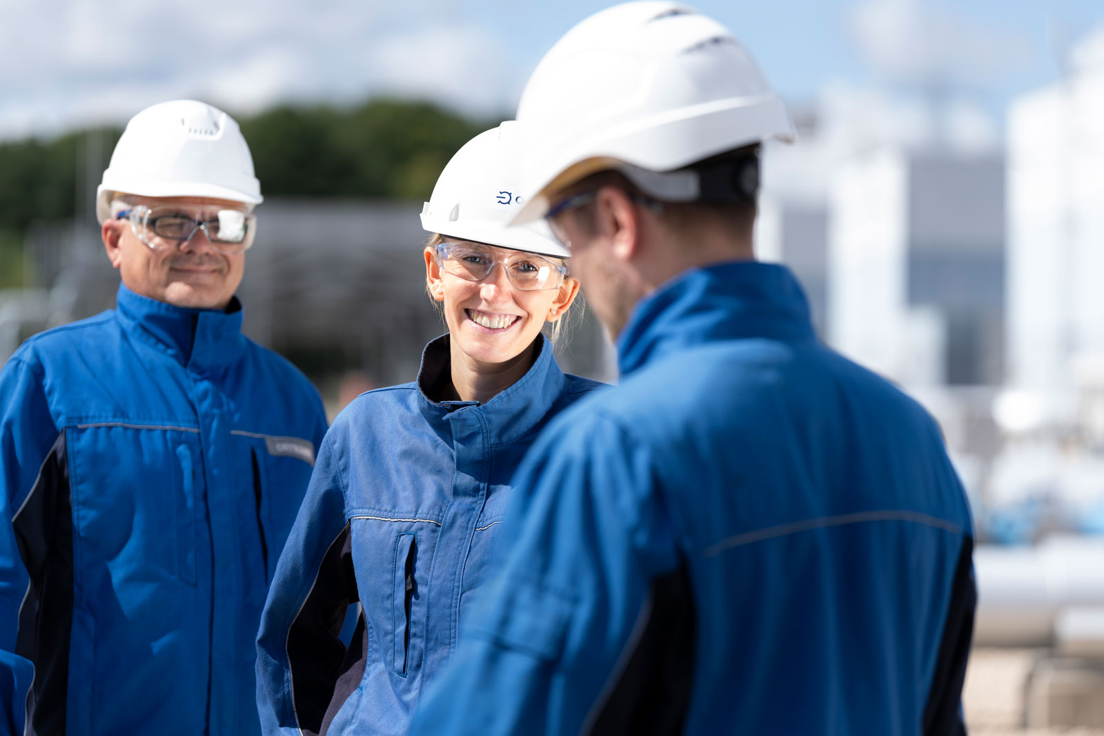 Colleagues chatting at the Würselen compressor station