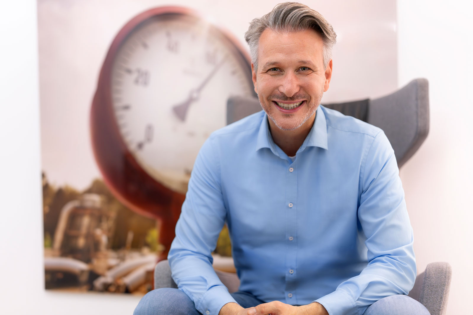 Our colleague Oliver in the office in Essen